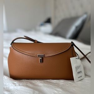 Toteme T-Lock clutch